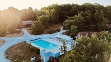 Udendørs pool, opvarmet pool, liggestole