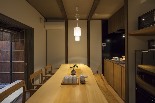 트래디셔널 하우스, 침실 3개, 주방, 정원 전망 | 객실 내 식사 공간