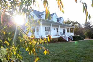 A two-story house with a front porch and a staircase leading to the entrance. - In the center of Nelson County's wine and beer region, 19 miles to UVA/Cville (Afton)