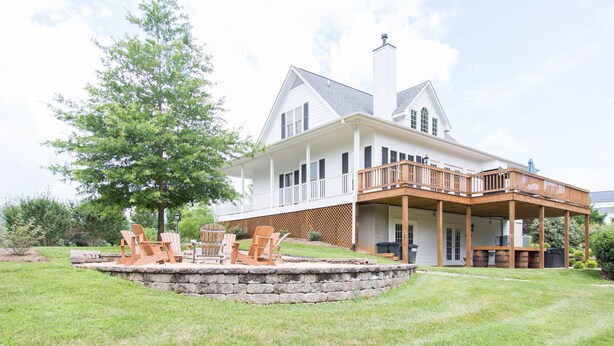 A large white house with a covered porch and a stone fire pit area. - In the center of Nelson County's wine and beer region, 19 miles to UVA/Cville (Afton)