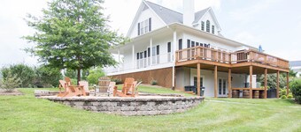 In the center of Nelson County's wine and beer region, 19 miles to UVA/Cville