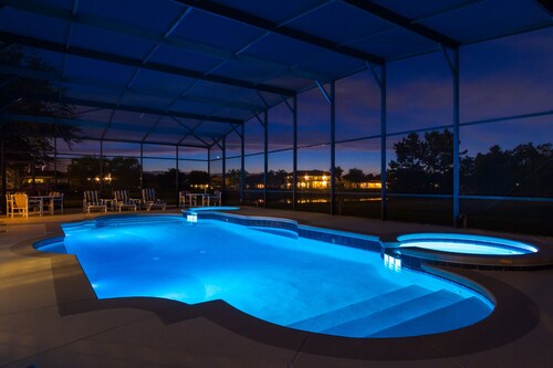 Disney mins Luxury 7 BRM Villa Prvt Pool Spa Cinema & Lake in Gated Formosa Gdns