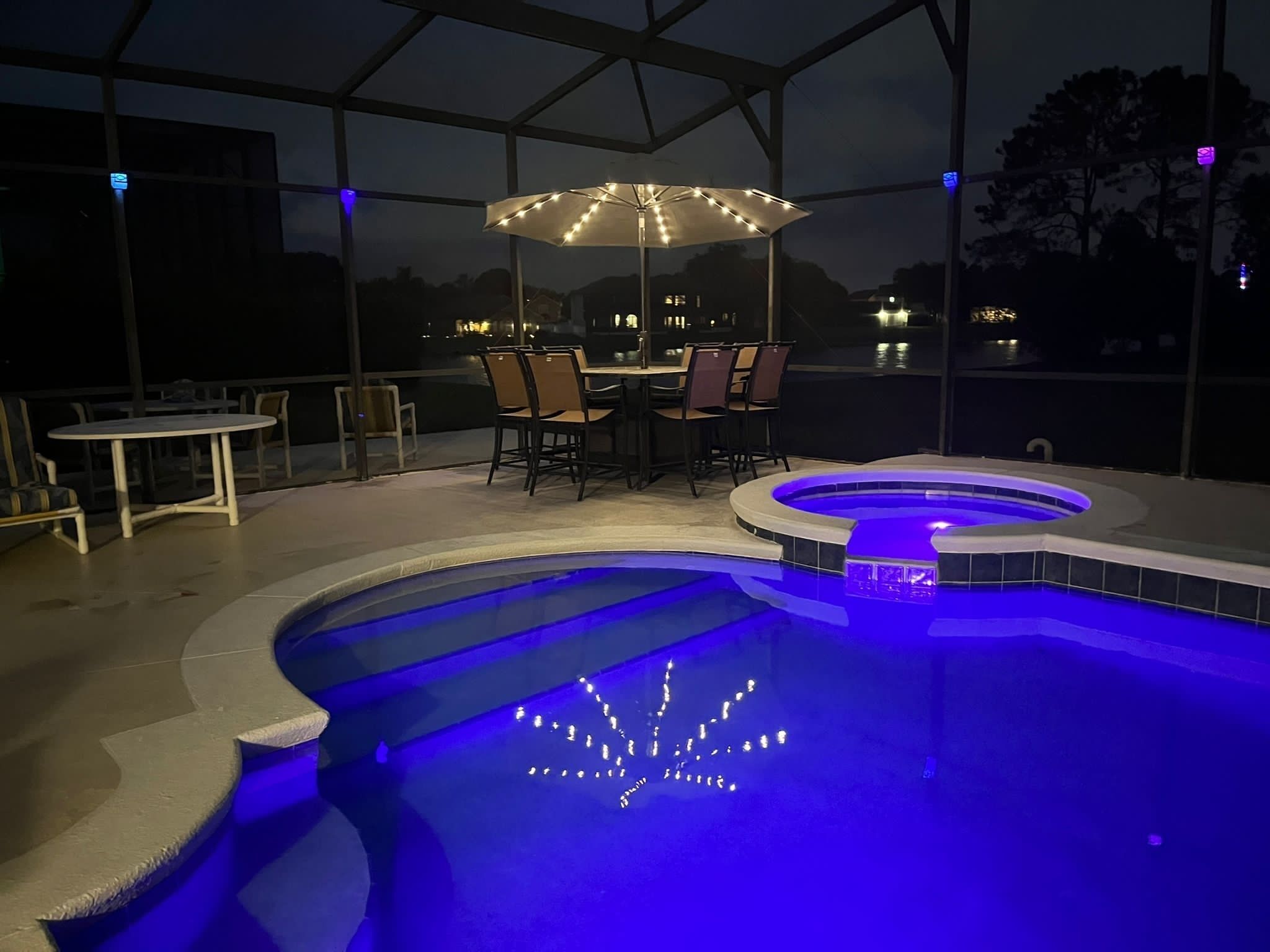 DISNEY 2 MILES LAKE VIEW FAMILY VILLA 10TVS 8x 75&65 40 ft PRIVT POOL + JACUZZI