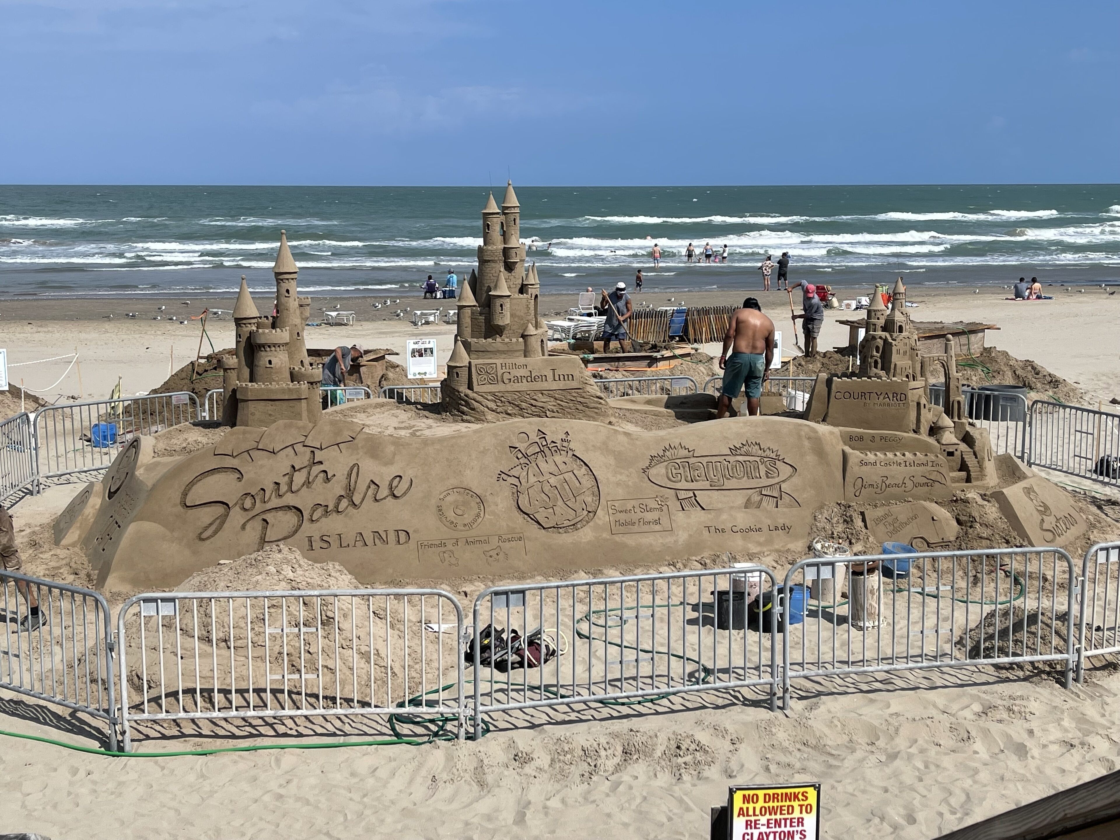 Plage, chaises longues, serviettes de plage