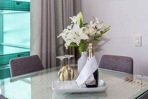 In-room dining - Premium 1BR Apartment at Princes Wharf (Auckland)