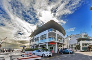 Front of property - Premium 1BR Apartment at Princes Wharf (Auckland)
