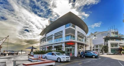 Premium 1BR Apartment at Princes Wharf