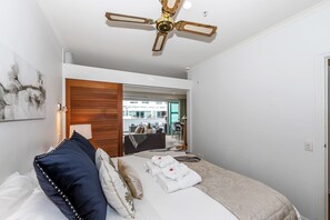 1 bedroom, Egyptian cotton sheets, premium bedding, pillow-top beds - Premium 1BR Apartment at Princes Wharf (Auckland)