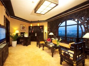 Executive Suite | Living area | TV