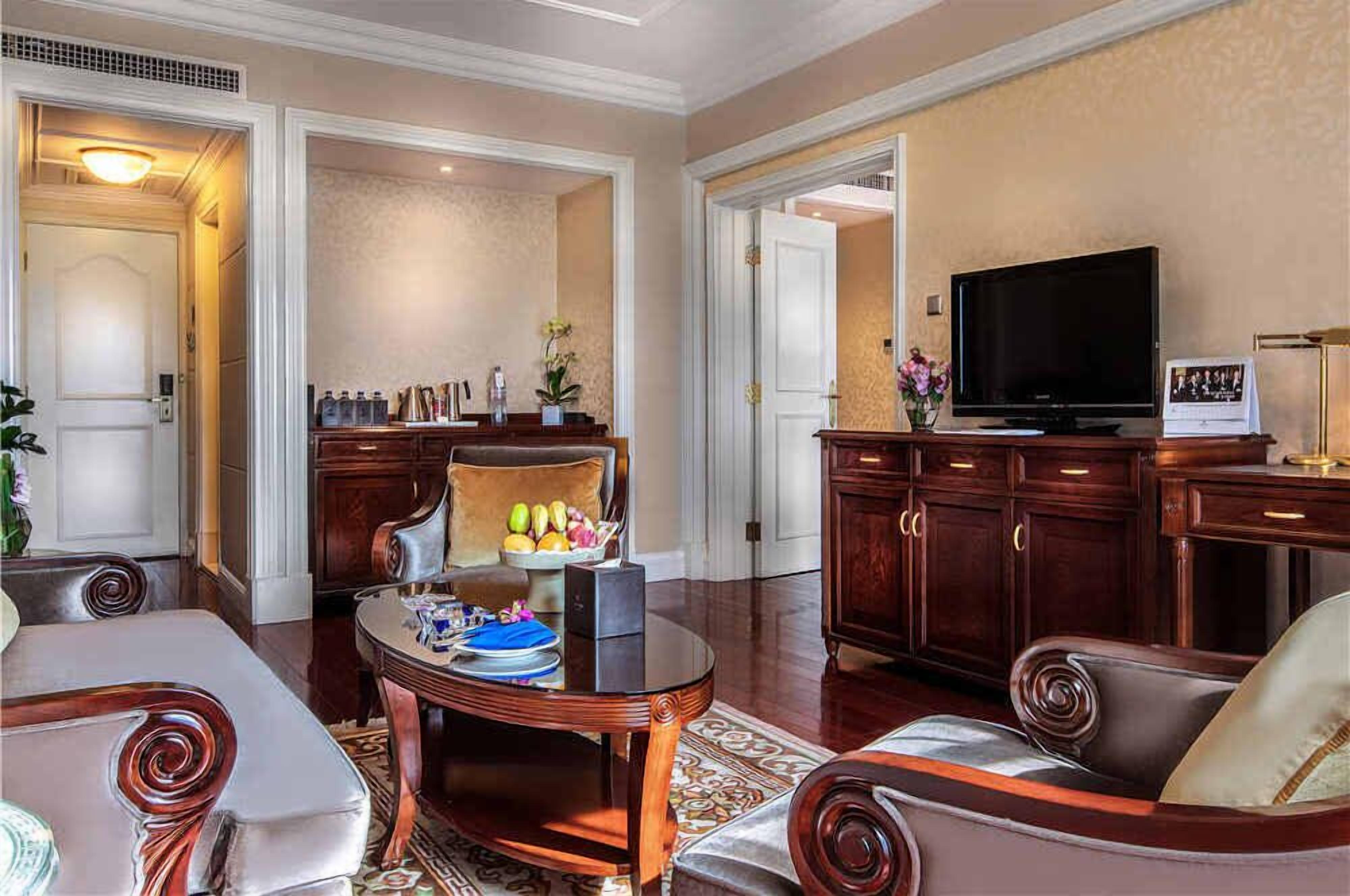 executive suite | living room | tv