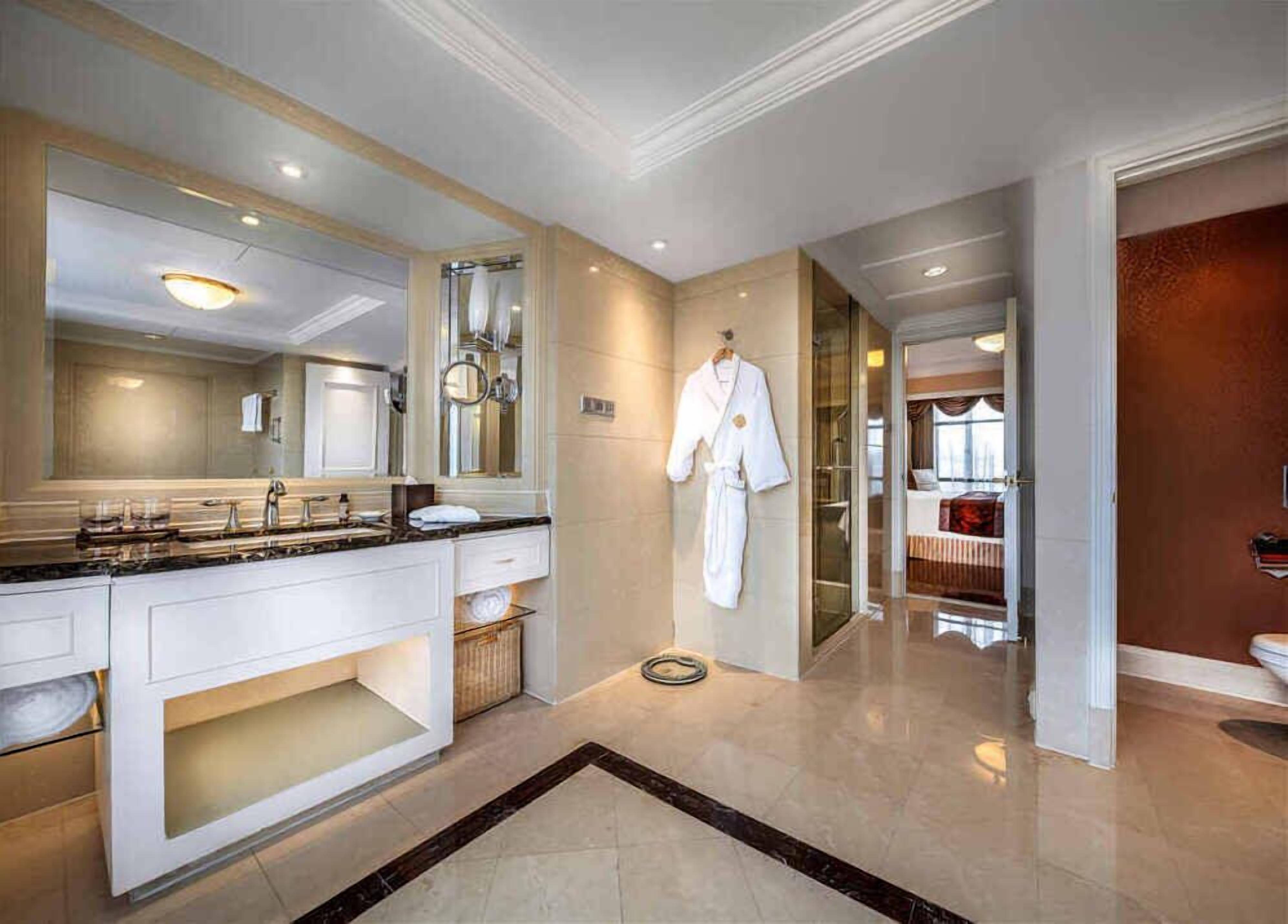 executive suite | bathroom | free toiletries, hair dryer, bathrobes, slippers