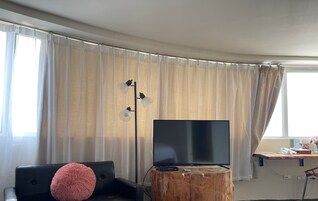 Design Dört Kişilik Oda | Kuştüyü yorgan, yastık yüzeyli yatak, masa, güneşlik/perde