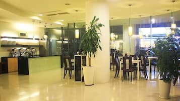 Free daily buffet breakfast