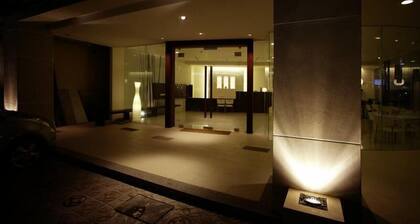 River Hotel