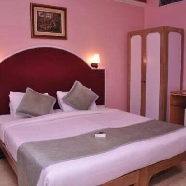 Premium bedding, in-room safe, desk, rollaway beds