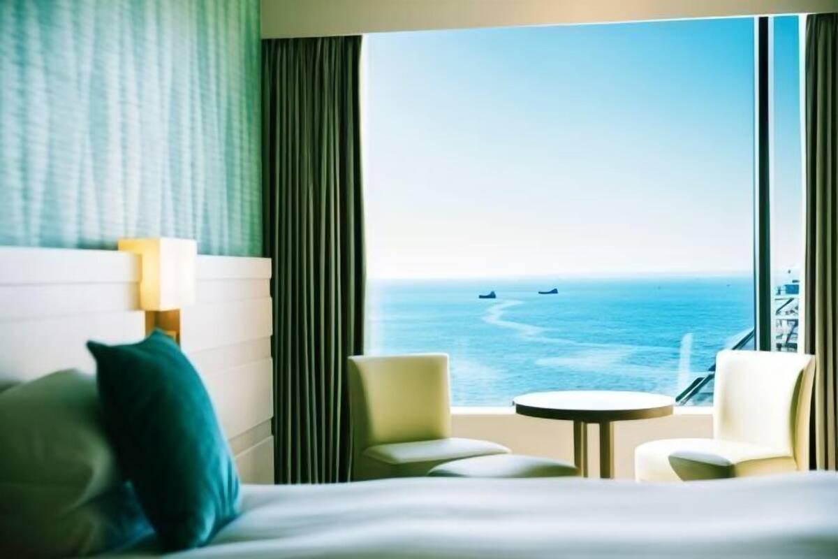 Premium bedding, in-room safe, blackout drapes, free WiFi