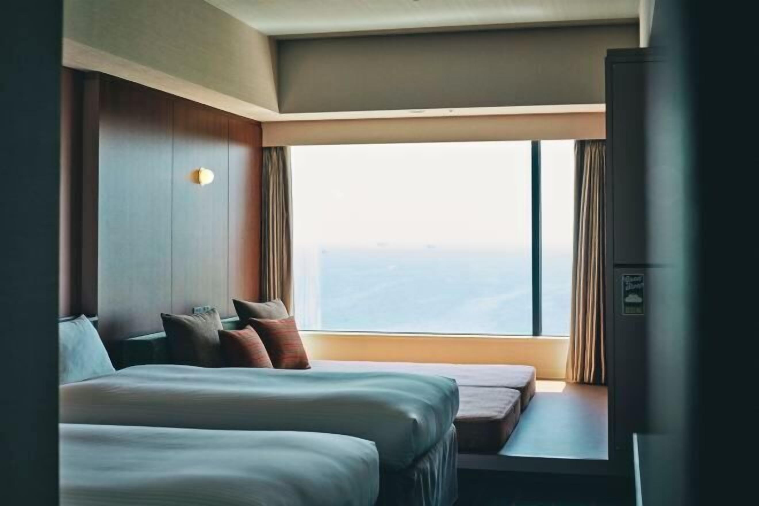 Premium bedding, in-room safe, blackout curtains, free WiFi