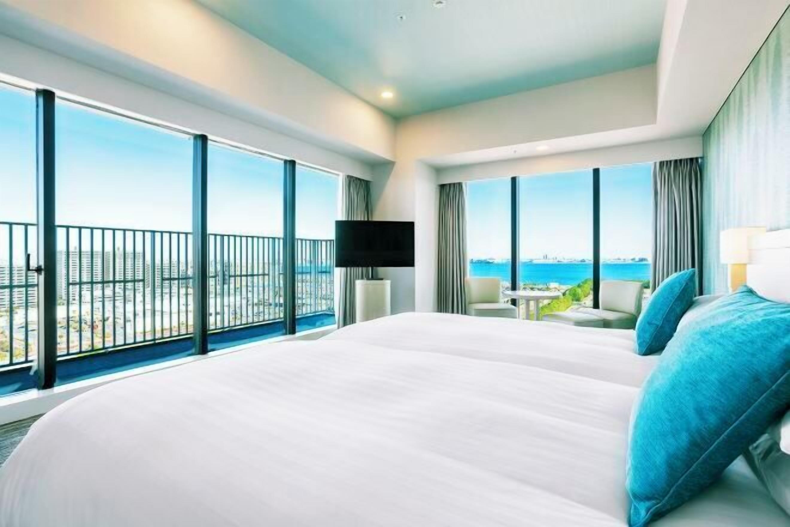 Premium bedding, in-room safe, blackout curtains, free WiFi