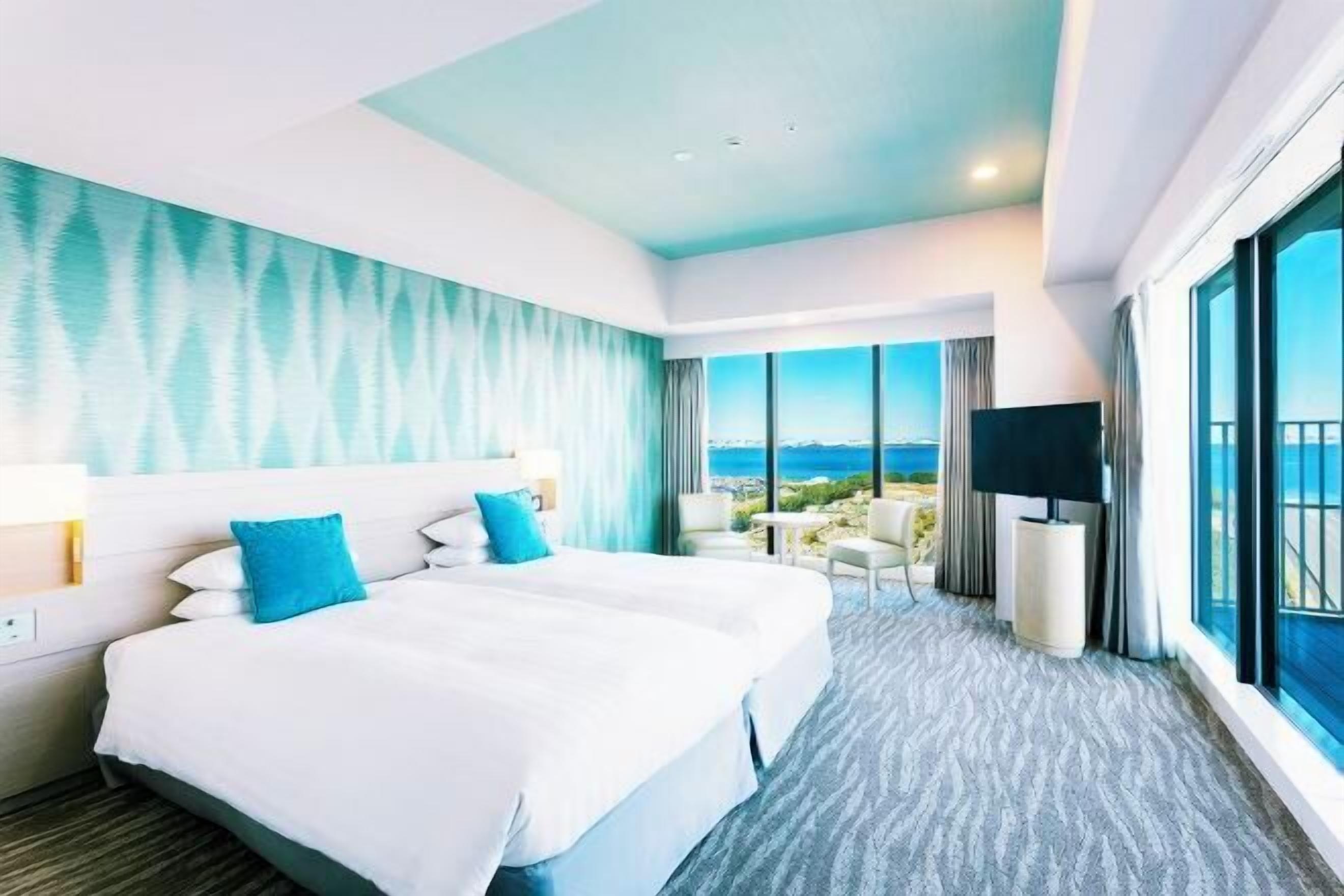 Premium bedding, in-room safe, blackout curtains, free WiFi