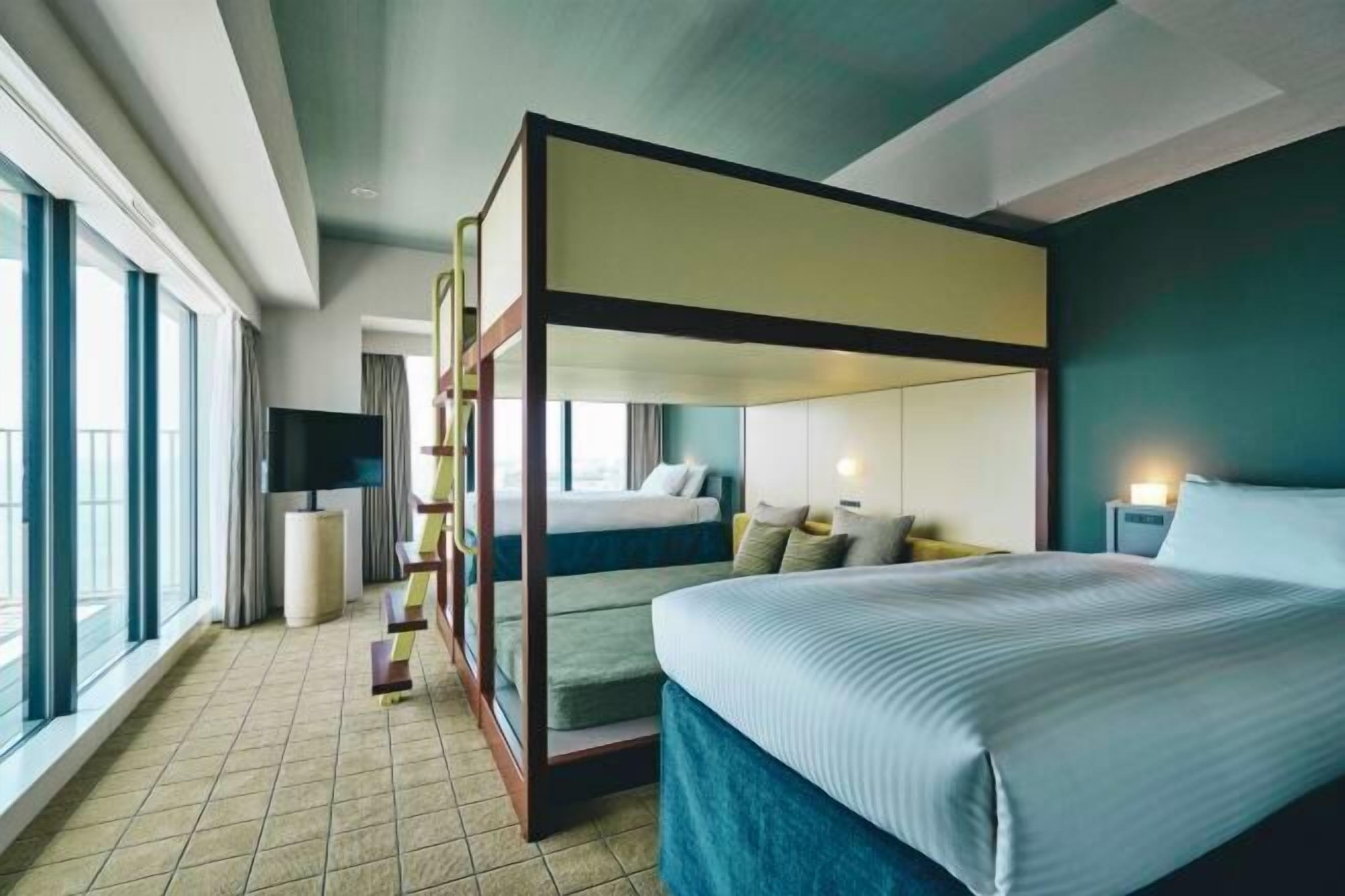 Premium bedding, in-room safe, blackout curtains, free WiFi