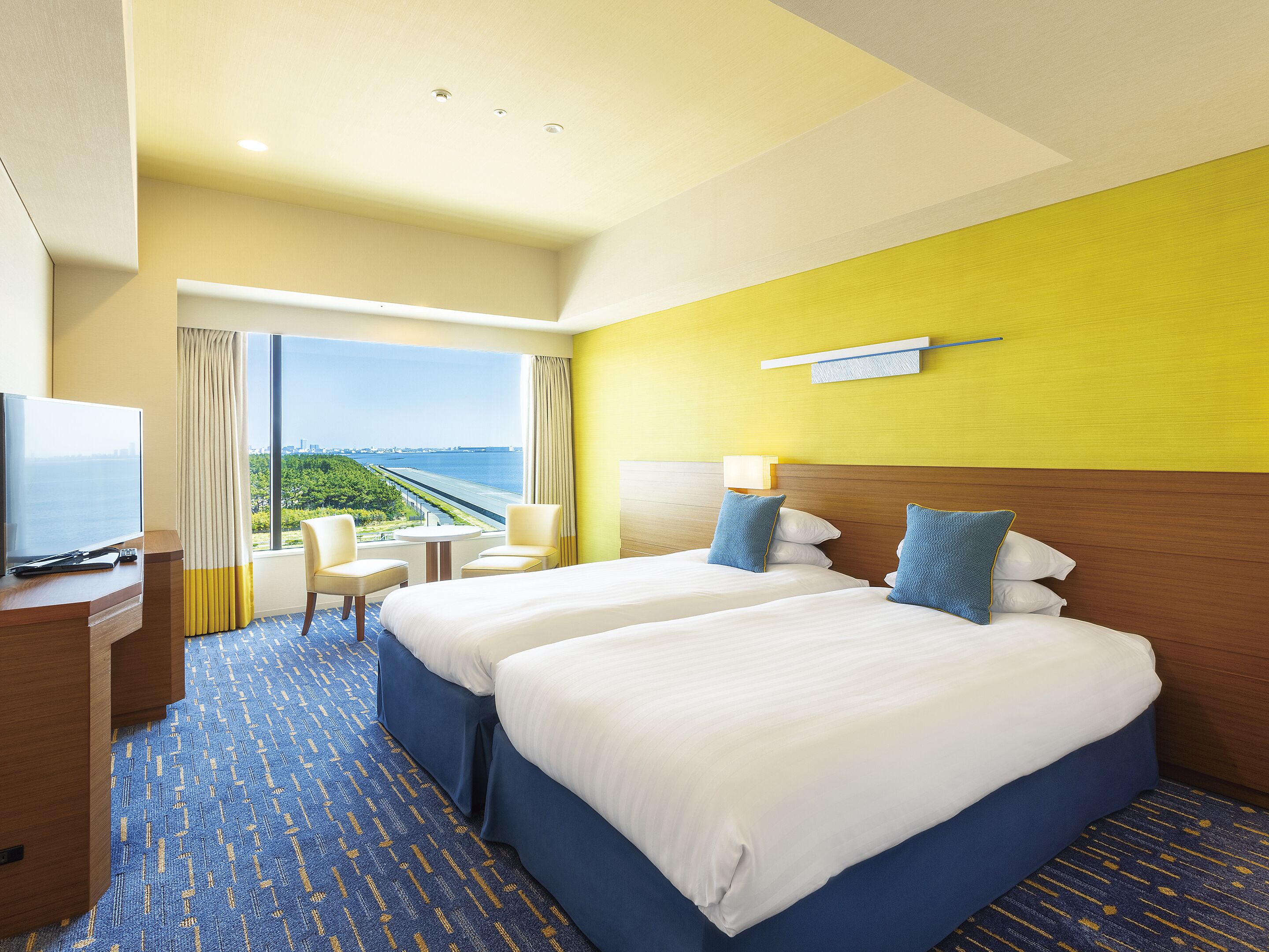 Premium bedding, in-room safe, blackout curtains, free WiFi