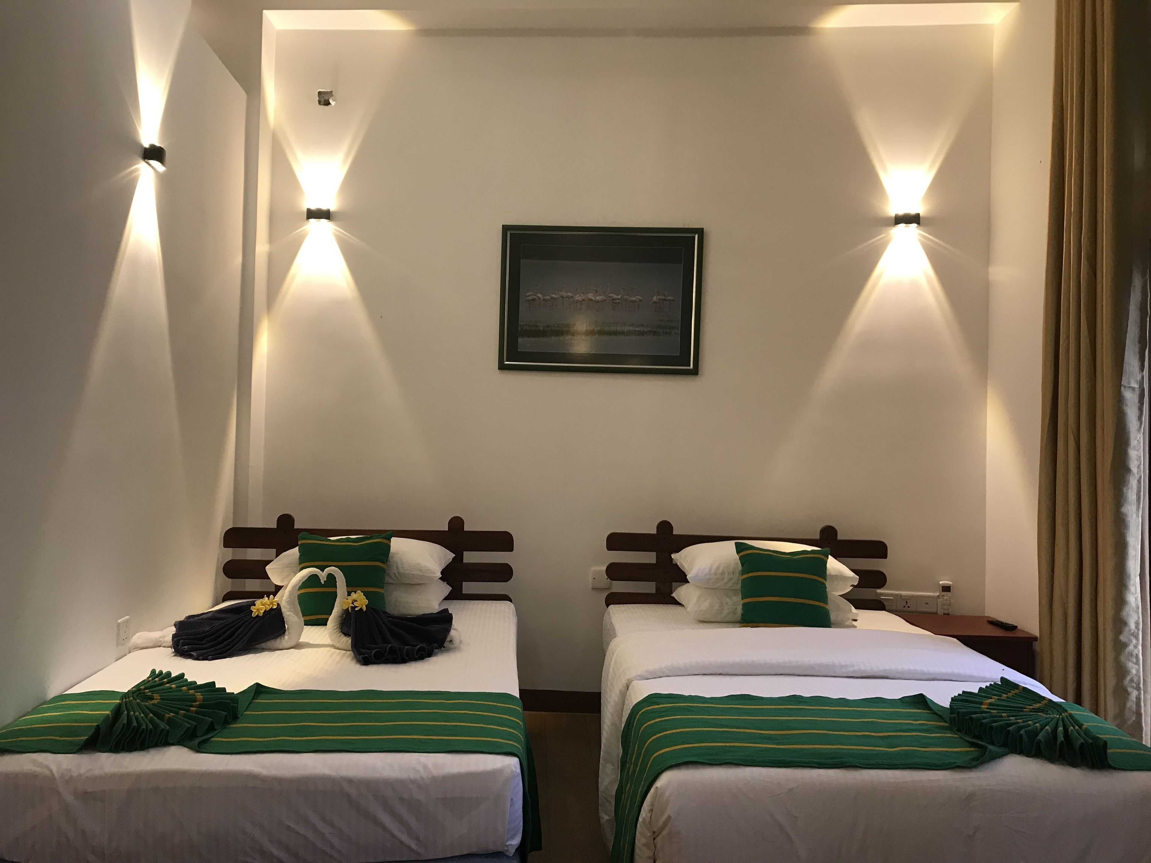 1 quarto, edredons de pluma, camas Select Comfort, frigobar