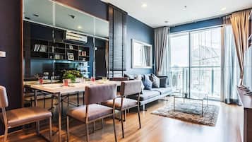 Appart'hôtel Majestueux, 1 chambre, baignoire, vue ville | Coin séjour