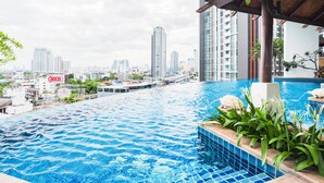 An infinity pool with a city view, surrounded by greenery and modern architecture. - Bangkok Sky Walk (Bangkok)