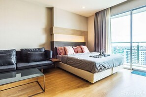 Deluxe Studio Suite, Ensuite, City View | View from room