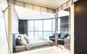 Grand Condo, 1 Bedroom, Bathtub, City View | Deep-soaking bathtub - Bangkok Sky Walk (Bangkok)