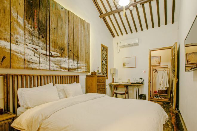 Desk, blackout drapes, free WiFi