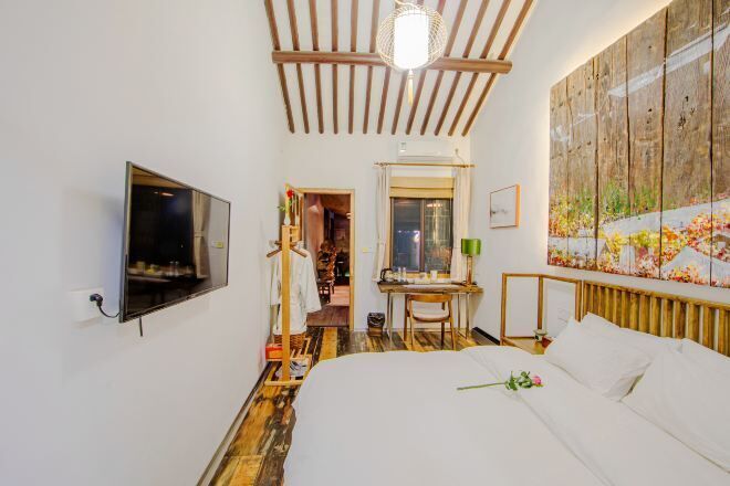 Desk, blackout curtains, free WiFi