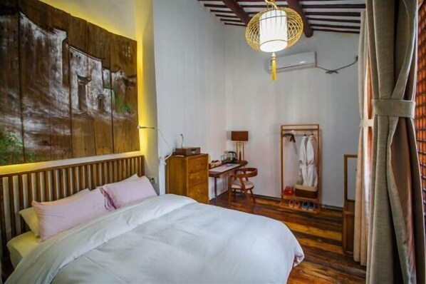 Escritorio, cortinas blackout y wifi gratis 