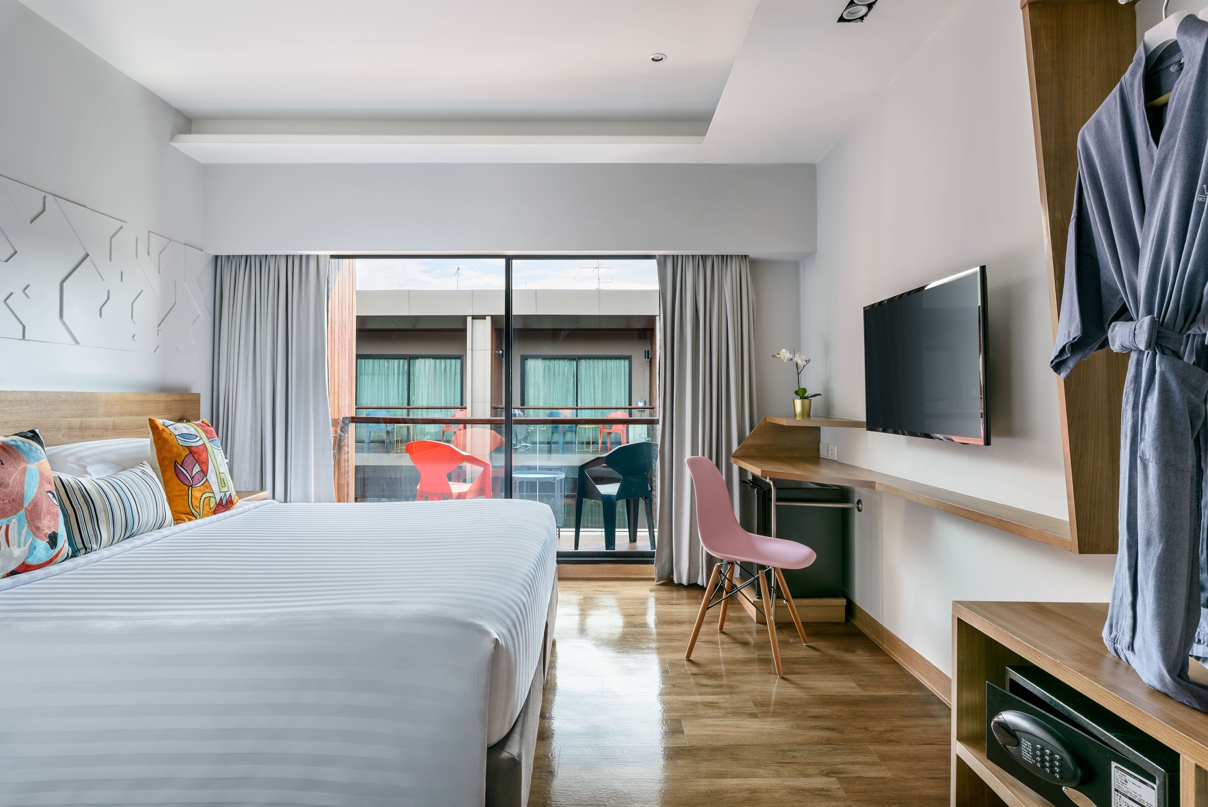 vela balcony king | 1 bedroom, premium bedding, in-room safe, desk