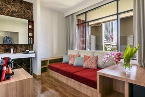 VELA Suite Room | Premium bedding, in-room safe, desk, laptop workspace - Hotel VELA be Bangkok Ratchathewi (Bangkok)