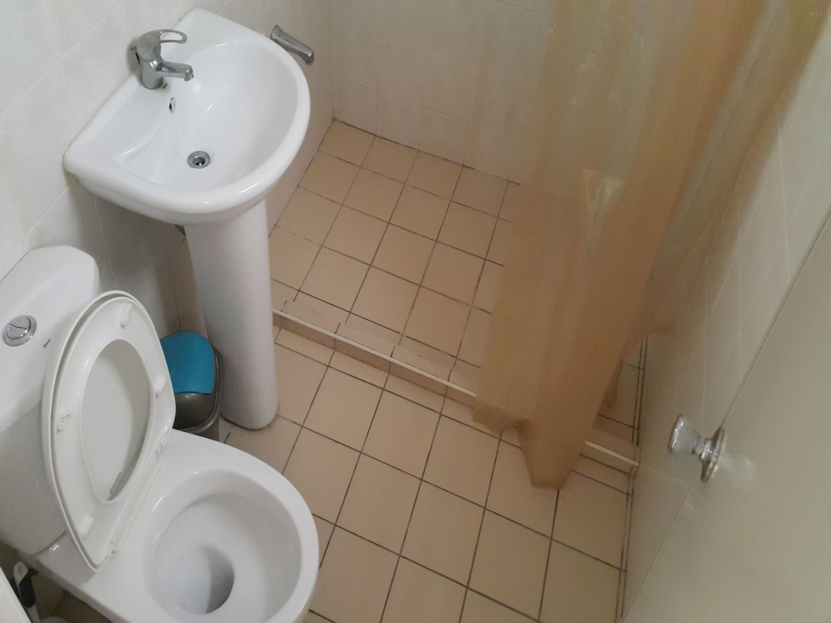 A bathroom with a toilet, bidet, and sink.