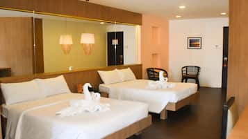 Suite Premier | Escritorio y camas extra