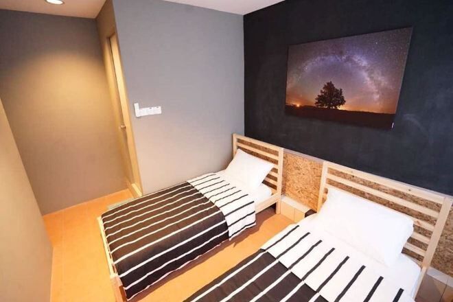 Een strijkplank/strijkijzer, gratis wifi, beddengoed