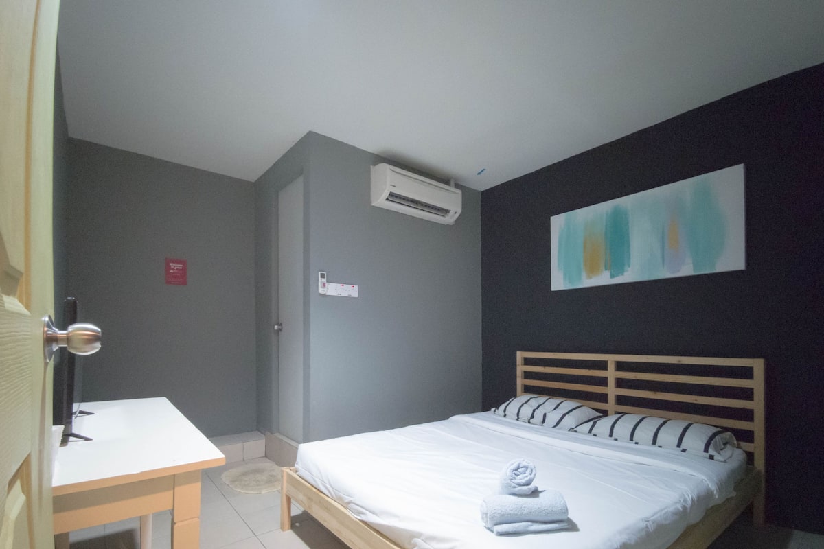 Iron/ironing board, free WiFi, bed sheets