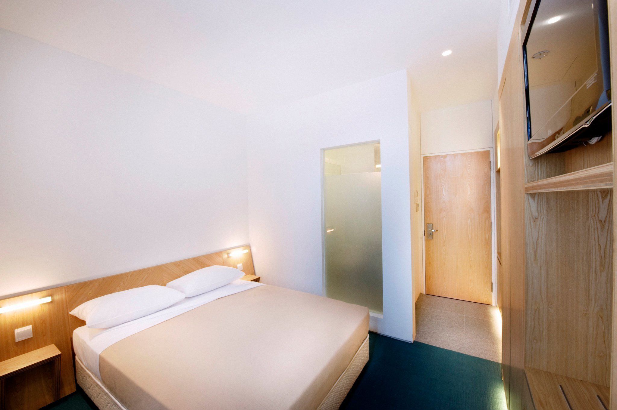 Standard Double Room | Desk, iron/ironing board, free WiFi, bed sheets