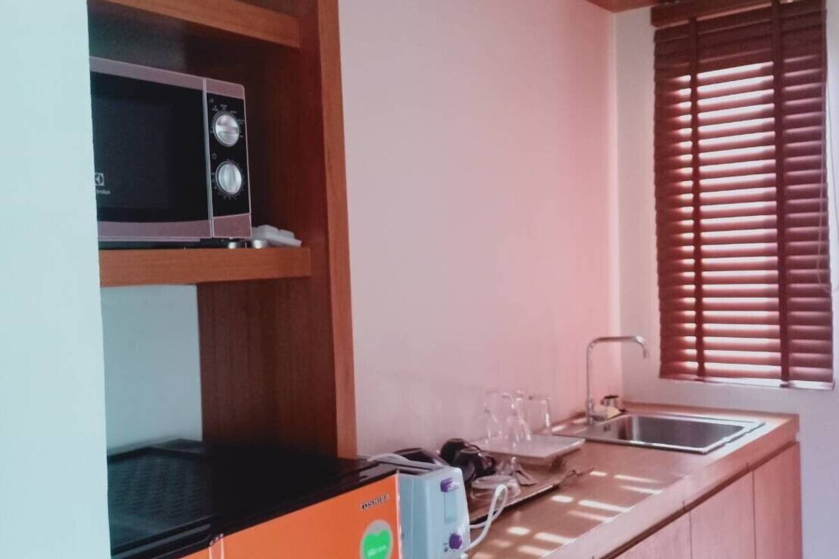 deluxe room  | private kitchen | fridge, microwave, coffee/tea maker