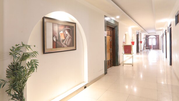 Interior entrance - Mohan Hotel (Lucknow)