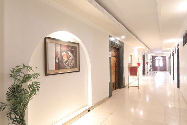 Interior entrance - Mohan Hotel (Lucknow)