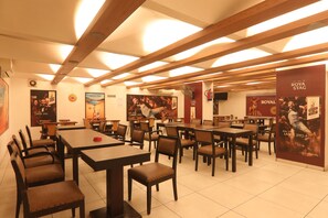 Bar (on property) - Mohan Hotel (Lucknow)