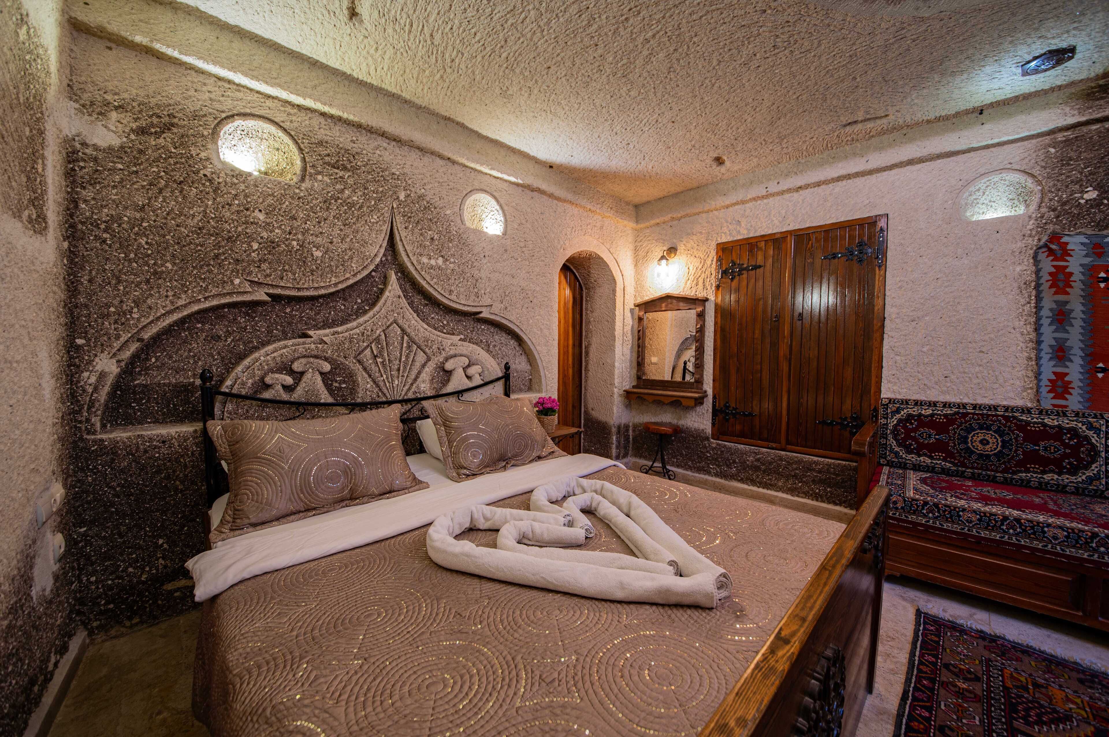 Deluxe Suite | Minibar, desk, laptop workspace, soundproofing