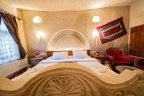 Suite Royal | Minibar, una scrivania, postazione laptop, insonorizzazione