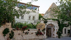 A stone building with a sign for the Safran Cave Hotel. - Safran Cave Hotel (Nevsehir)