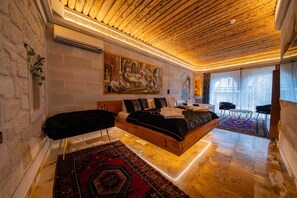 Luxury Double Room | Minibar, desk, laptop workspace, soundproofing