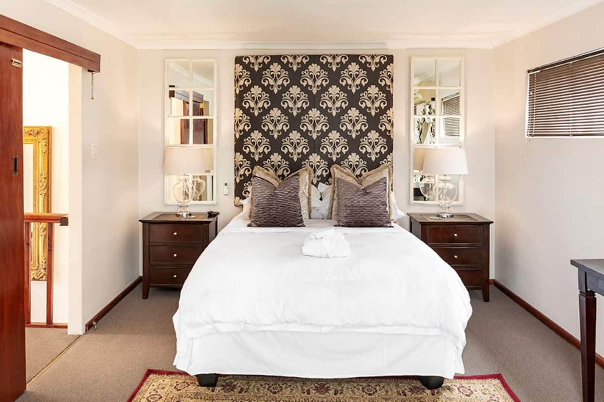 LUXURY ROOM - TOPAZ & GYPSUM ROSE | Minibar, Zimmersafe, individuell dekoriert, individuell eingerichtet