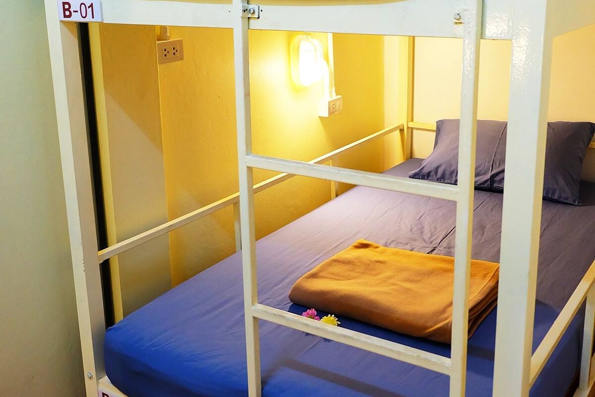 Desk, free WiFi, bed sheets